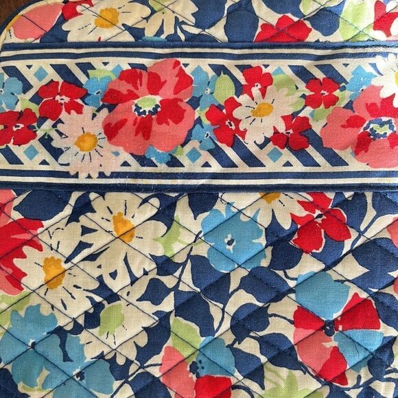 Vera Bradley Summer Cottage (Summer 2012) E- Reader Sleeve w/ Interior ID Slot - Picture 8 of 9